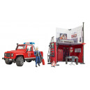 Caserne de pompiers avec Land Rover Defender