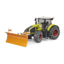 Tracteur Claas Axion 950 avec chaînes à neige et lame de déneigement